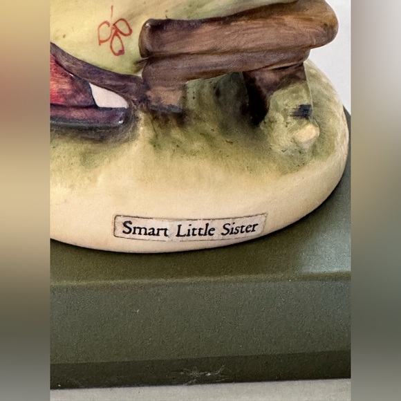 Goebel Hummel "The‎ Smart Little Sister" Figurine #346 W Germany 4.75” Tall - Picture 6 of 7